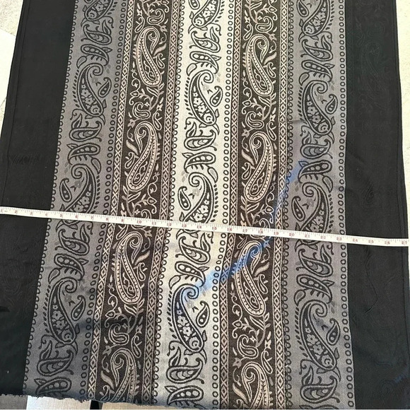 Goldline GmbH Fringed Raw Edge Lightweight Paisley Print German Scarf - Picture 3 of 7